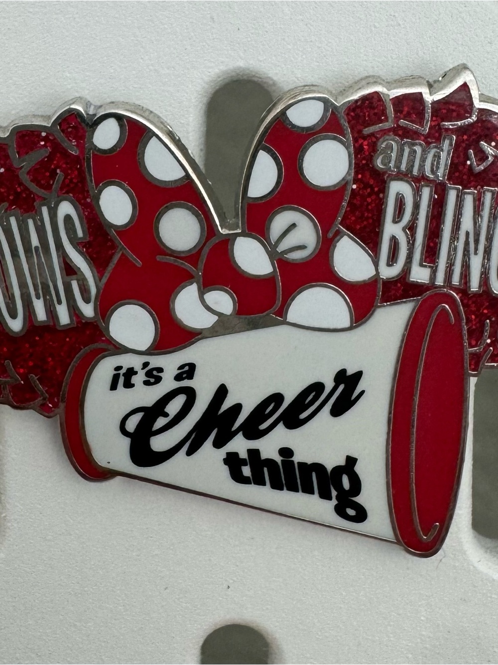 📣 Disney Minnie Cheer Pin - Picture 2 of 3